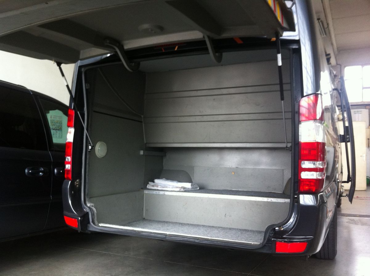 Luppi Noleggio Pullman Taxi 11
